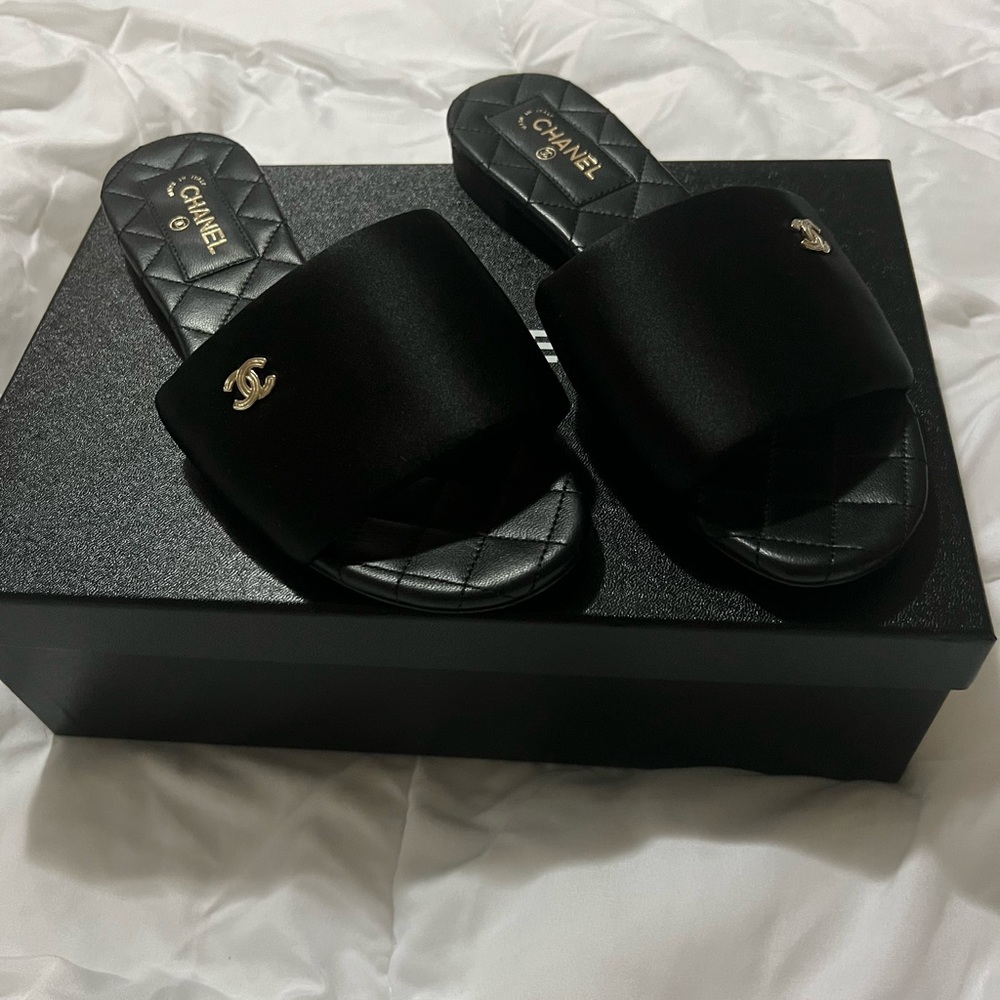 Chanel 22P Black Satin Classic CC logo Leather Mules - Size 38 - Picture 2 of 3